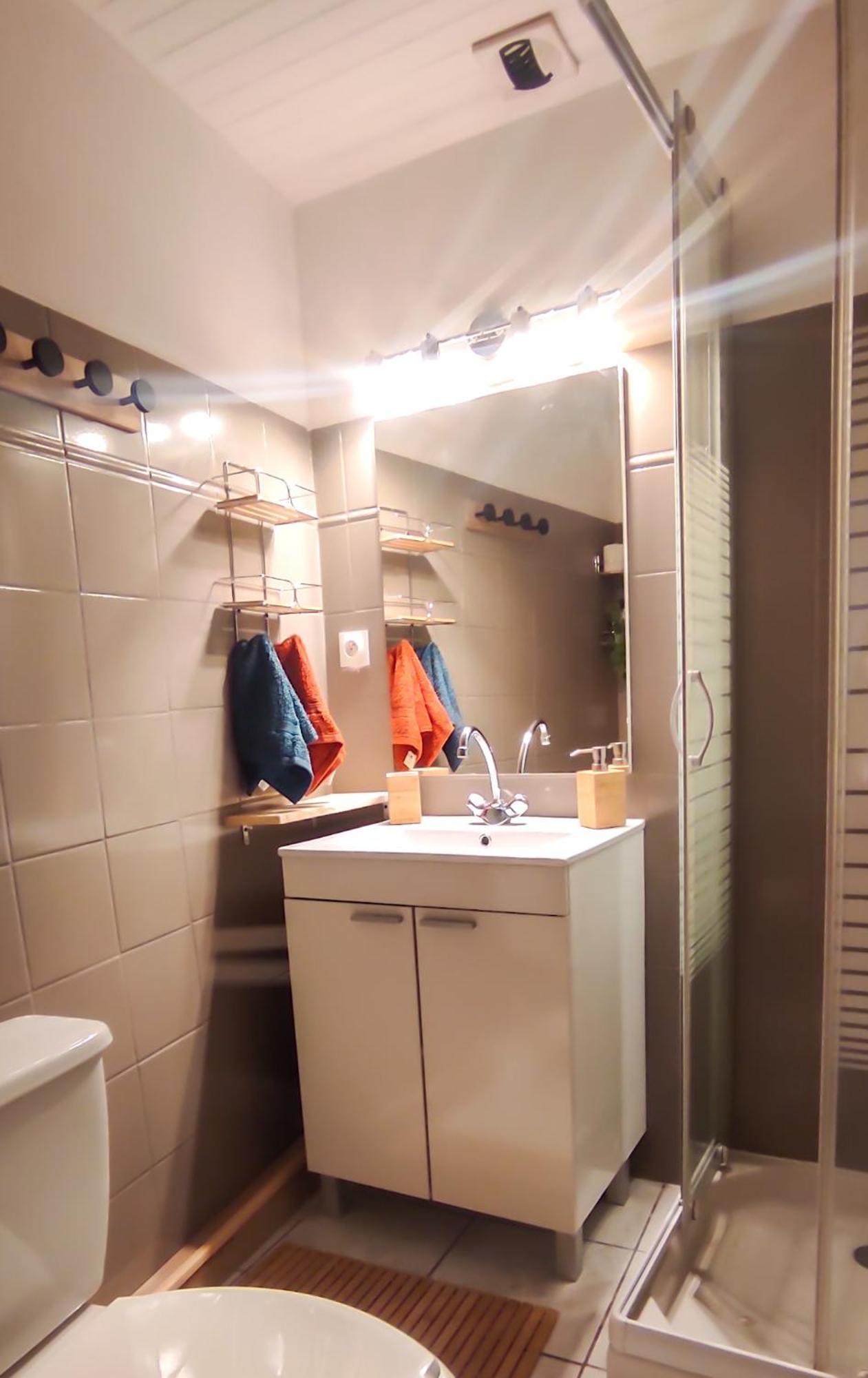 Chambre Independante Avec Salle De Bain Privee Montpezat-sous-Bauzon Luaran gambar
